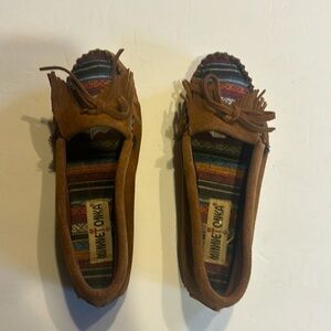 Minnetonka chestnut suede southwestern tassel bow Aztec Arizona moccasins size 7